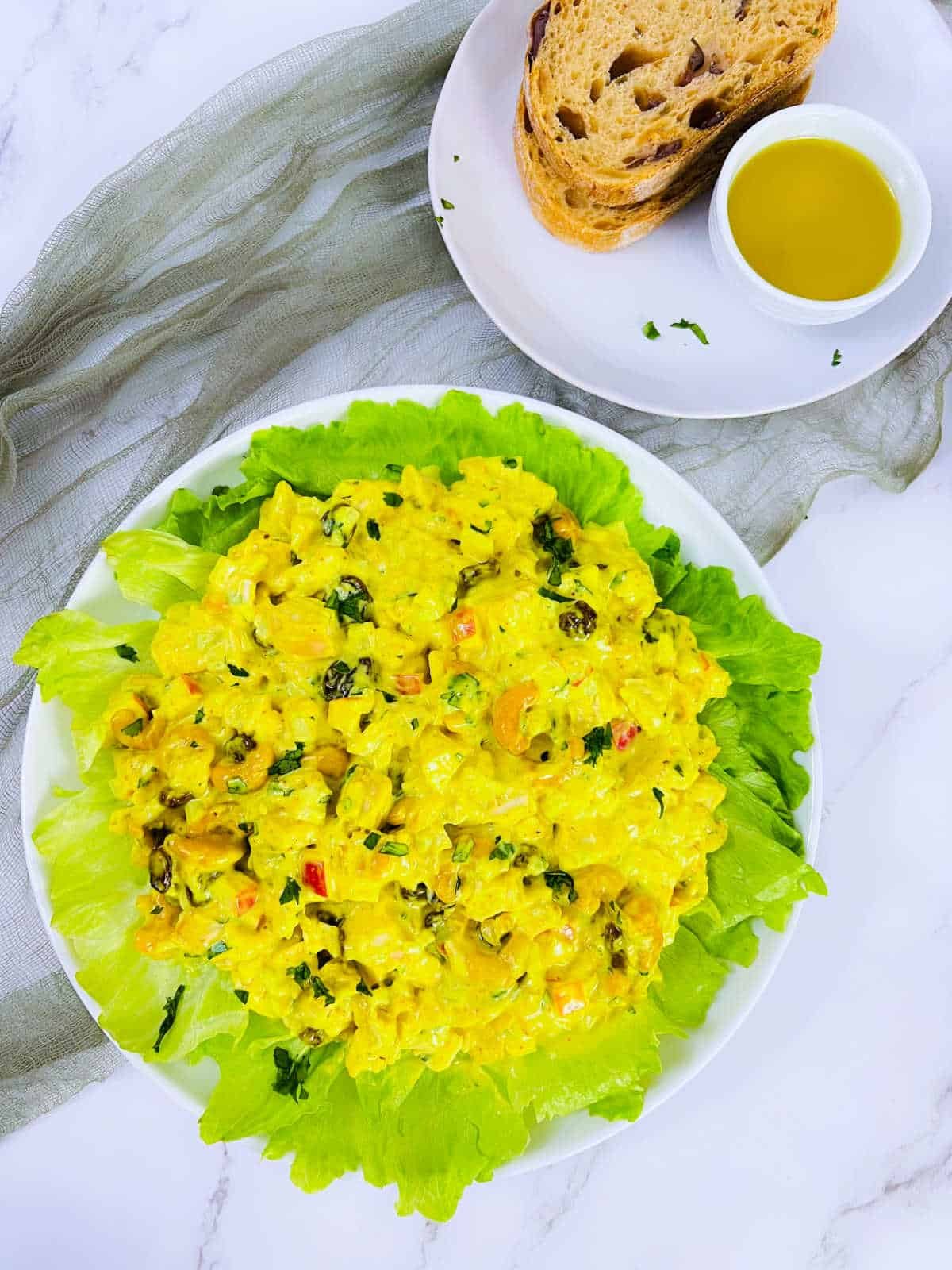 Lựa chọn thùng nhựa tối ưu cho gà đá của bạn